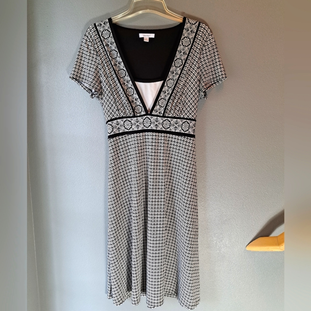 Dress Barn - Black and Off White Patterned Cap Sleeve Midi A-line Dress, Size 8